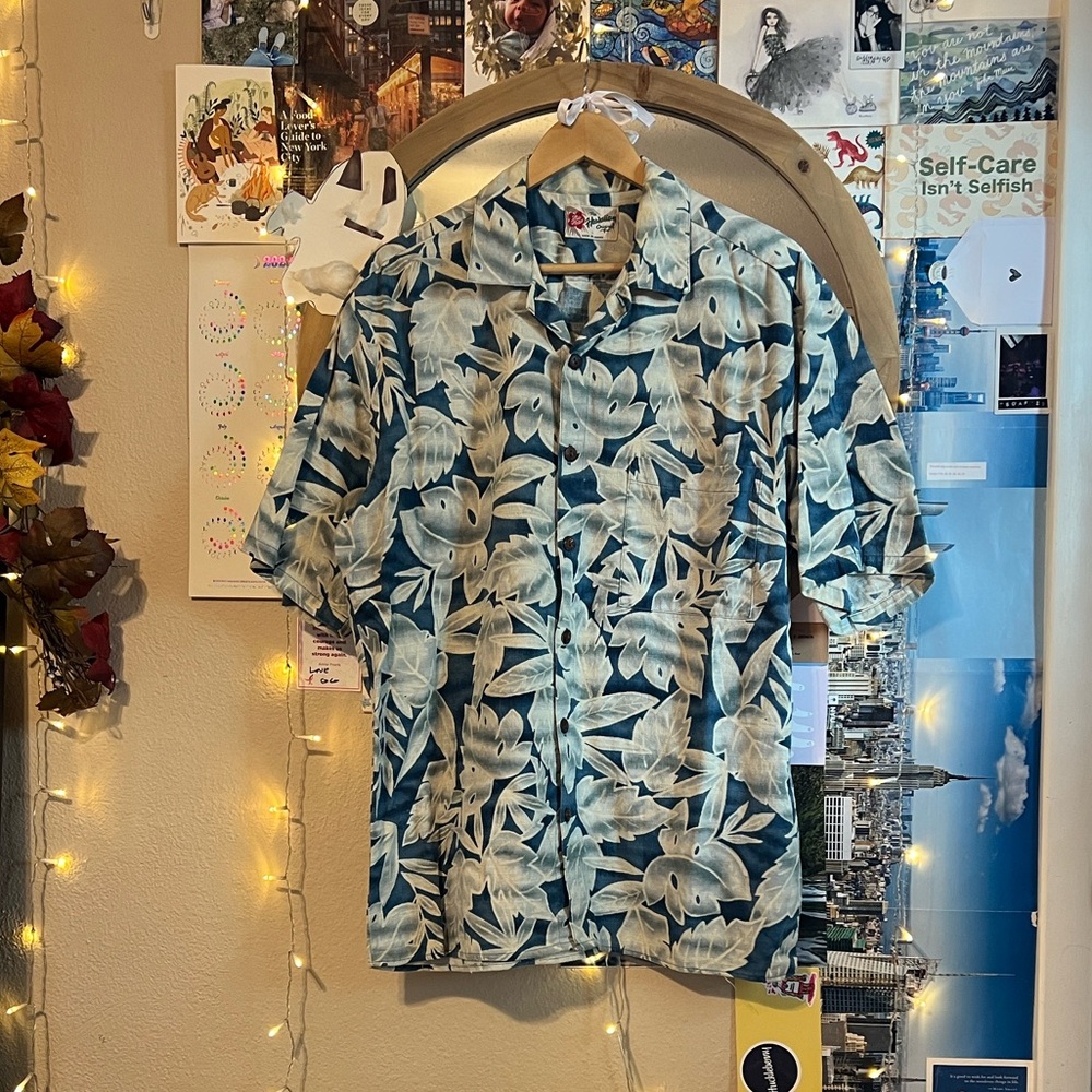 Hilo Hattie 🌺 Blue and White Aloha Shirt